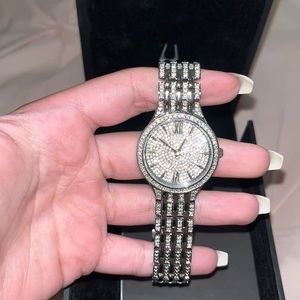 Bulova watch sworski diamonds silver